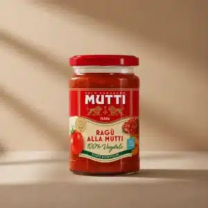ragú, pero con ingredientes 100% vegetales: zanahorias y cebollas salteadas, la riqueza de las proteínas de los guisantes amarillos y todo el sabor del puré de tomate Mutti